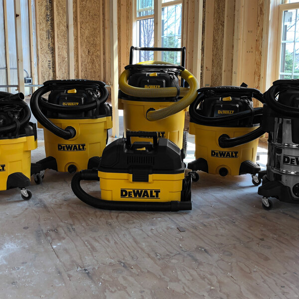 DeWalt DXV16PA 16 Gallon 6 1/2 Peak hp Wet / Dry Vacuum with Tool Kit