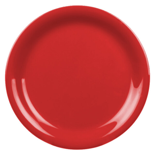 A close-up of a Thunder Group Pure Red narrow rim melamine plate with a white circle.