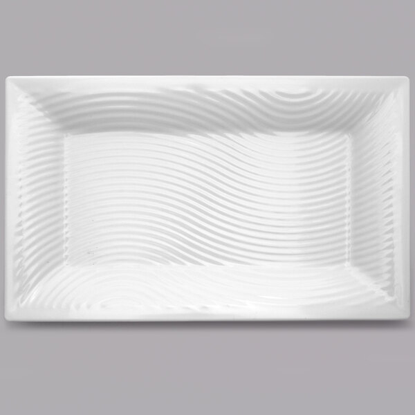 A white rectangular plate with wavy lines.