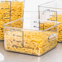 Rubbermaid FG630400CLR 4 Qt. Clear Square Food Storage Container with Liter and Qt. Gradations
