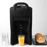 Carlisle IT25003 Cateraide™ IT 2.5 Gallon Onyx Black Insulated Beverage Dispenser