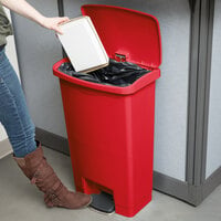 Rubbermaid 1883566 Streamline Resin Red Front Step-On Rectangular Trash Can - 52 Qt. / 13 Gallon