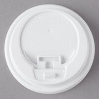 Choice White Hot Paper Cup Travel Lid with Hinged Tab for 10-24 oz. Standard Cups and 8 oz. Squat Cups - 1000/Case