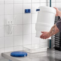 Choice 5 Gallon Polypropylene Ice Tote Kit with 12 oz. Scoop, Scoop Holder, Lid, and Mounting Bracket