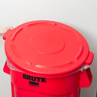 Rubbermaid FG264560RED BRUTE 44 Gallon Red Round Trash Can Lid