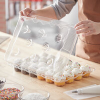 Choice 24-Cup Hinged Clear Cupcake / Muffin Container - 25/Pack