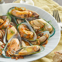 Cooked Greenshell Mussels on the Half Shell 2 lb. - 12/Case