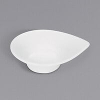 Bauscher by BauscherHepp 436112 Avantgarde 4 3/4" Bright White Teardrop Porcelain Sauce Boat - 36/Case