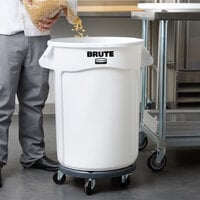 Rubbermaid BRUTE 32 Gallon / 510 Cup White Round Mobile Ingredient Storage Bin with Lid