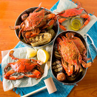 Chesapeake Crab Connection Medium/Large 5 1/2 inch - 6 1/2 inch Lightly Seasoned Steamed Blue Crab - 1/2 Bushel
