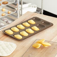 Details about   New Chiyoda metal Chiyoda bear mini cake Madeleine mold 8P Baking sheet oven 