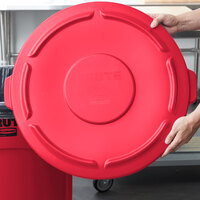 Rubbermaid FG265400RED BRUTE Red 55 Gallon Round Trash Can Lid