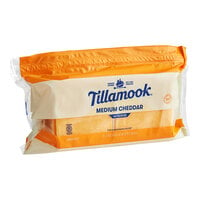 Tillamook Deli Sliced Medium Yellow Cheddar Cheese 2 lb. - 6/Case