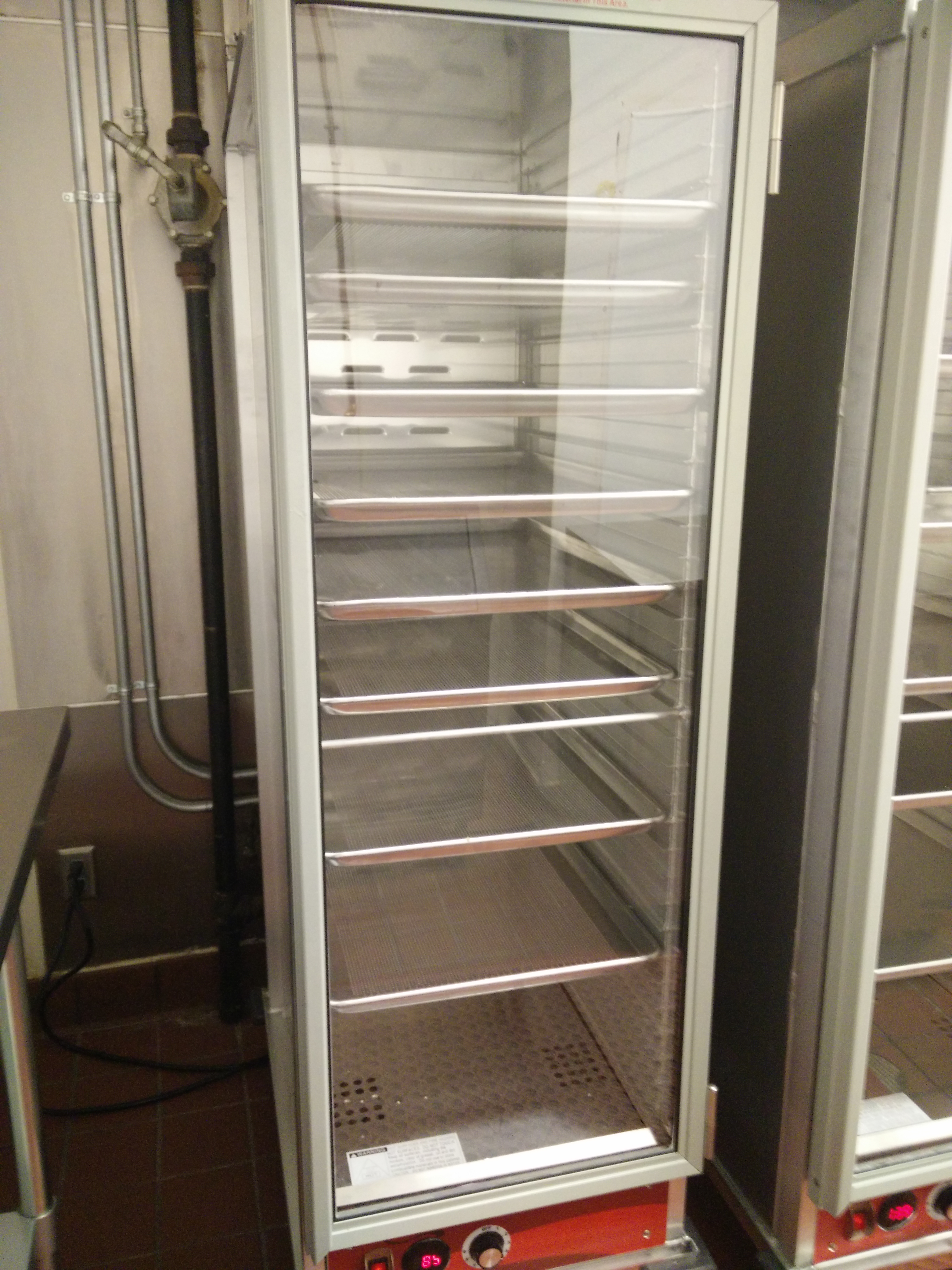 Non insulated warmer with perforated baking sheet.