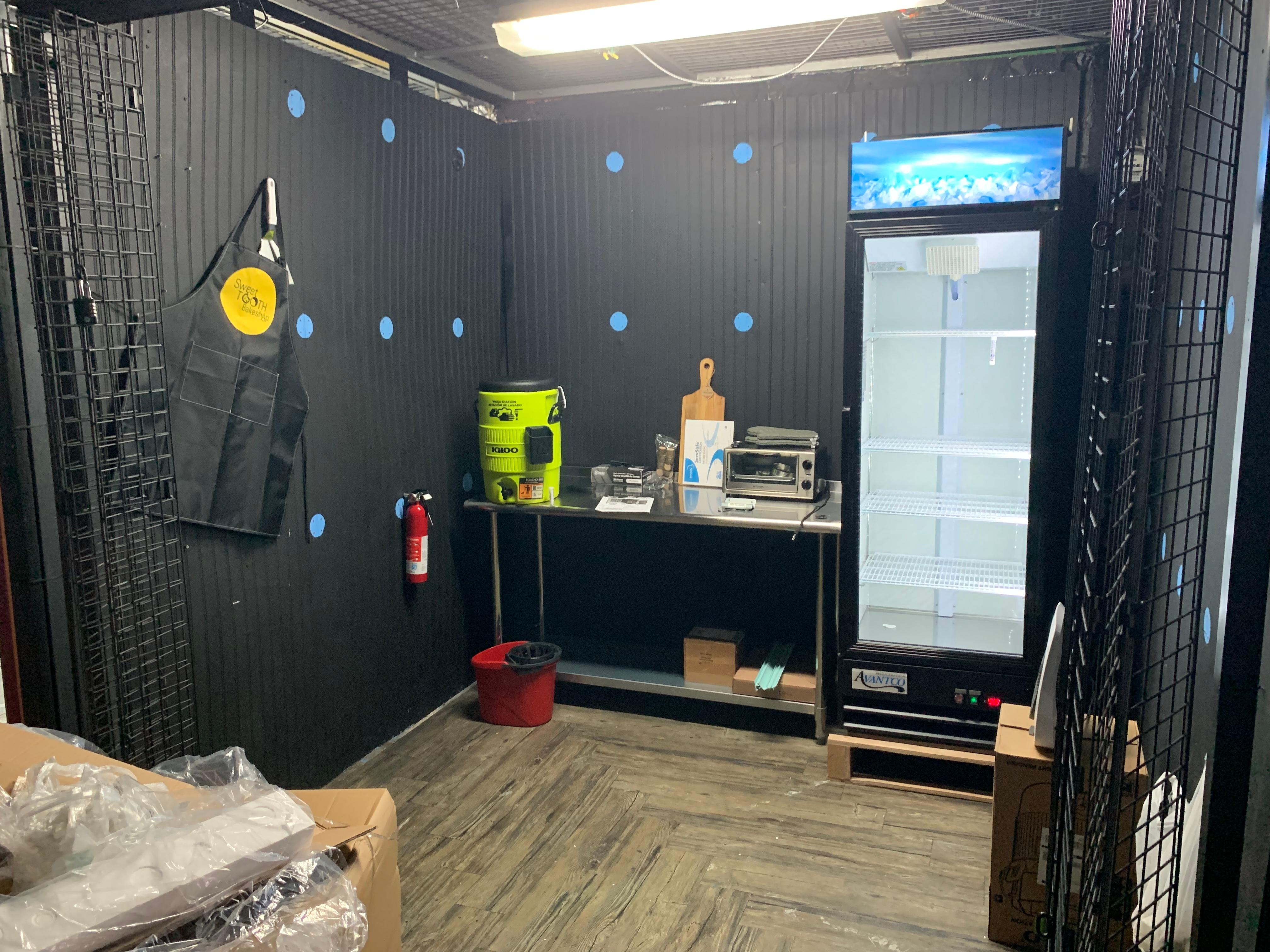 Fit our markets booth and our need perfectly,maintain temperature well in warm environment and looking so much better in front of your eyes!
Will get one more soon.