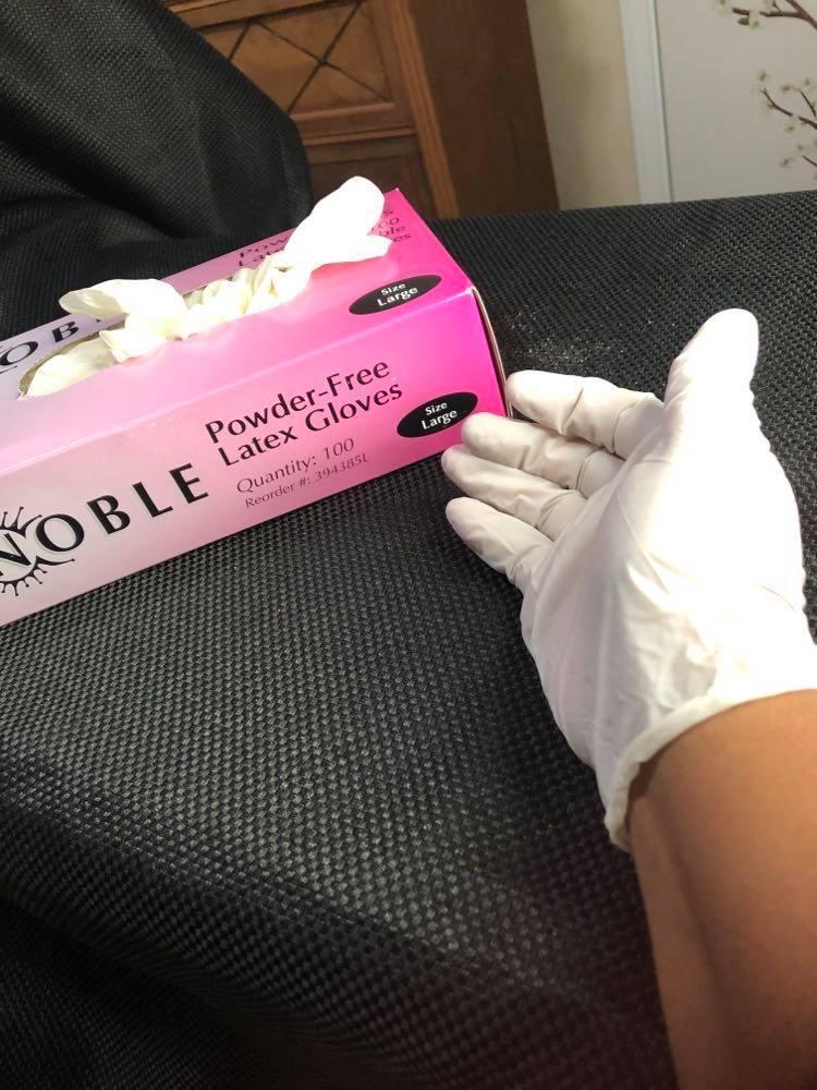 Nobel Large poweder-free disposable latex gloves for foodservice