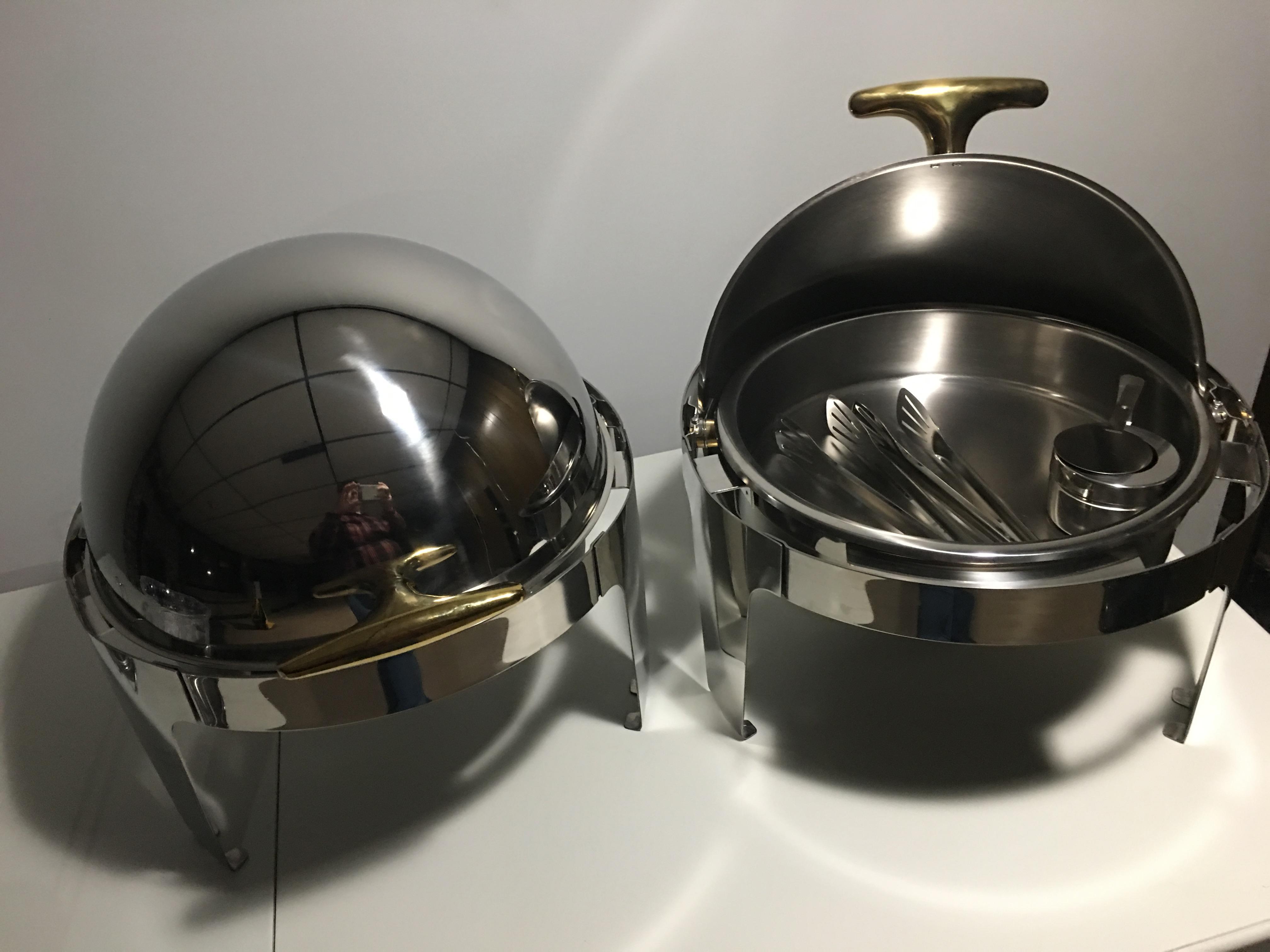 This is a great chafer dish for the money! I don’t own a business, but I have a lot of home parties. I love the rolltop, so you don’t have to mess around with the lid!