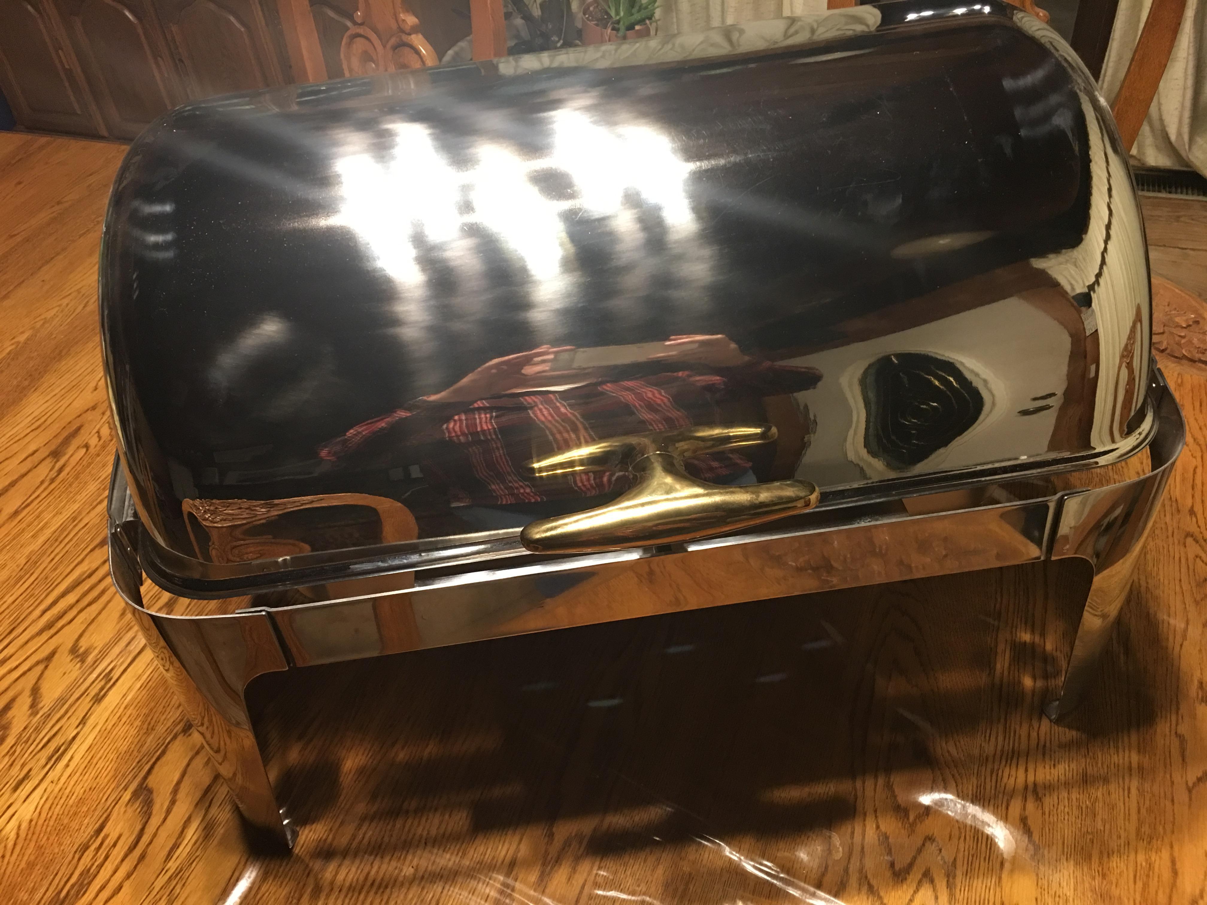This is a great chafer dish for the money! I don’t own a business, but I have a lot of home parties. I love the rolltop, so you don’t have to mess around with the lid!