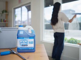 Simple Green PRO Glass Cleaner Overview Simple Green PRO Glass Cleaner Overview