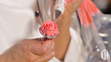 How to Pipe a Rose with Buttercream Icing