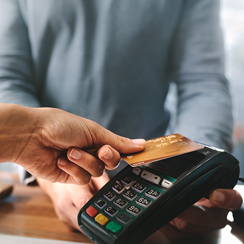 customer using contactless payment