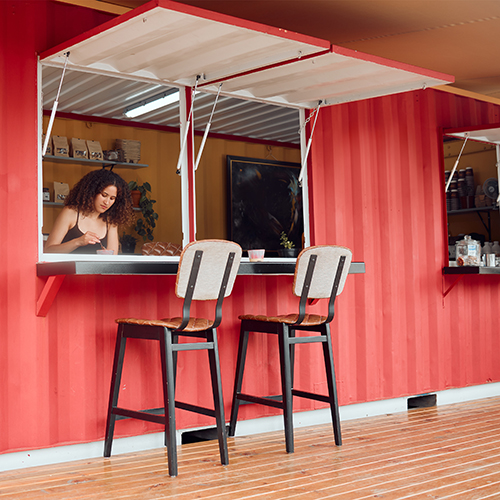 owner setting up a pop-up restaurant