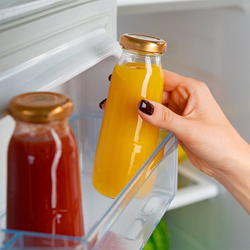 Storing Cold Pressed juice bottle in the refrigerator