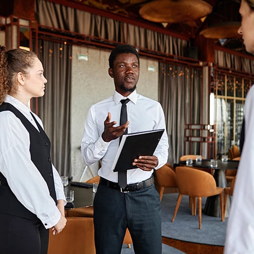 What Is a Restaurant Dress Code Policy?