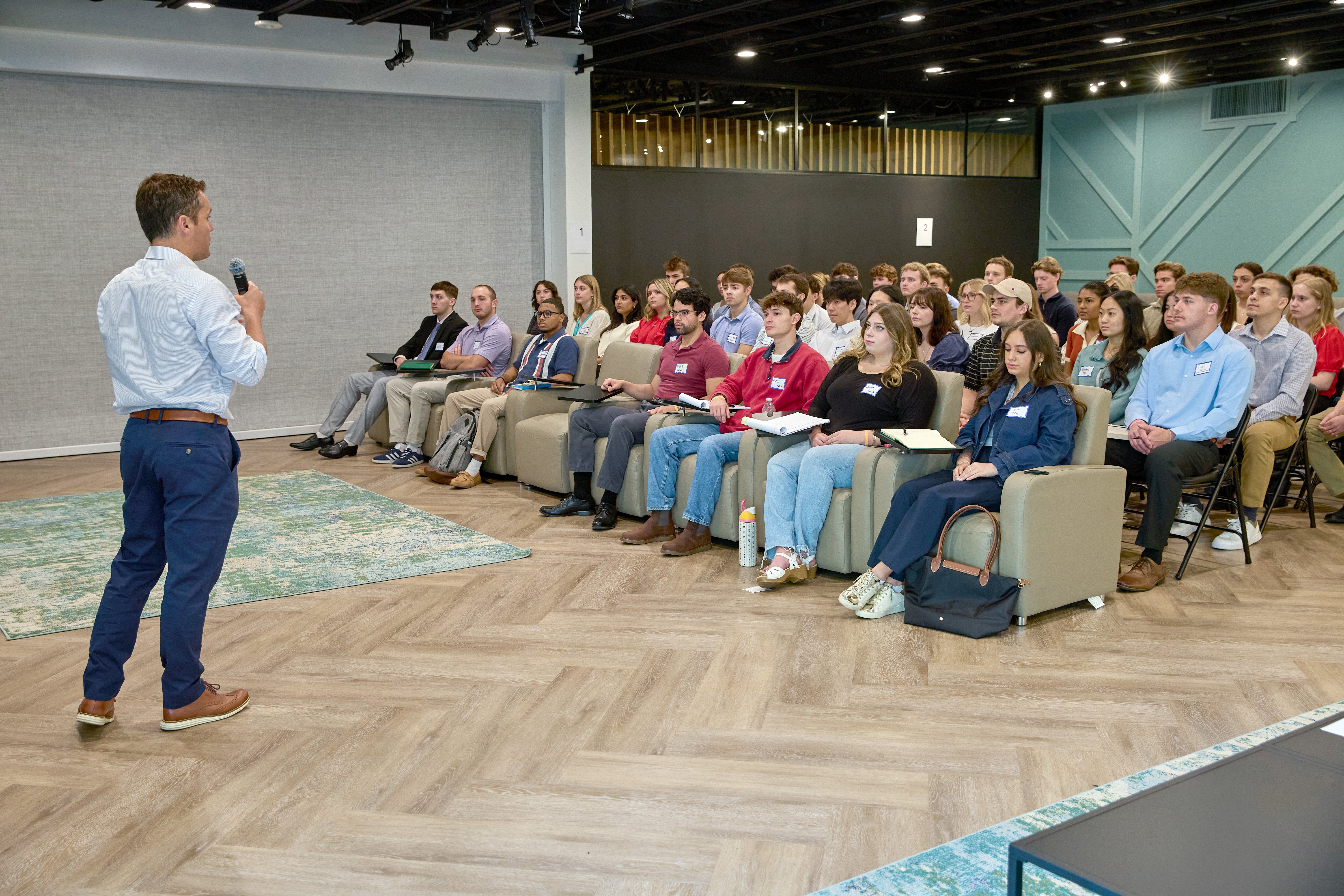 description of news article image