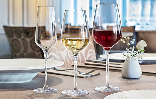 https://www.webstaurantstore.com/uploads/seo_category/2021/7/chef-sommelier-wine-glasses.jpg