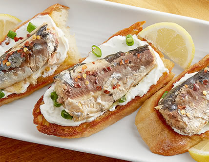 Sardines in Extra Virgin Olive Oil with Lemon 4.2 oz. Can - 12/Case